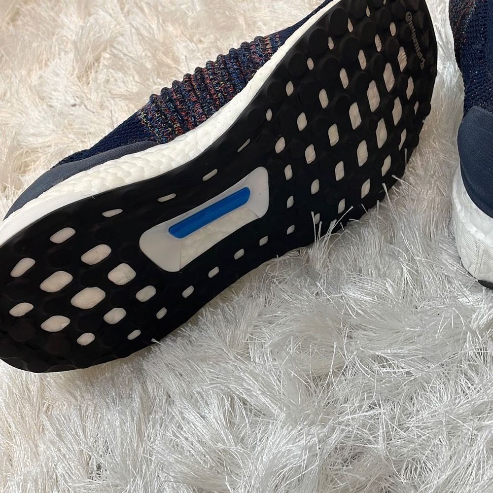 Unisex Adidas Ultra Boost Laceless Shoe￼ - Picture 6 of 6